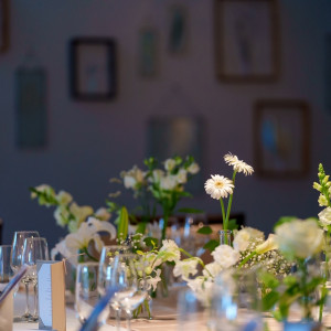 テーブル上のお花|771632さんのNIIGATA MONOLITH ～新潟モノリス～の写真(2547456)