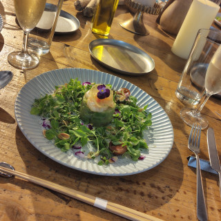 最初のお料理のサラダ
アボカド、エビが美味しかったです