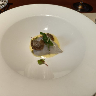 真鯛のポシェ フレッシュトリュフのバターソース