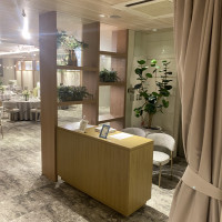 受付です。奥の棚には自分たちの好きなものが置けそう。