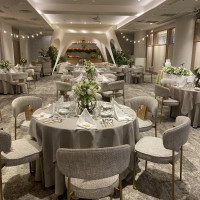 奥のソファ空間がガーデン風