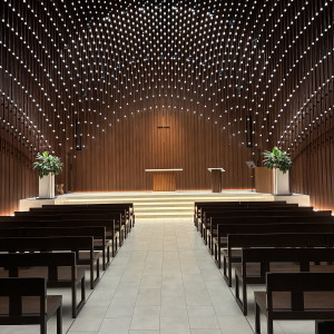 たくさんの光が降り注ぐチャペル|771802さんのTIAD, オートグラフ コレクション（ティアド, オートグラフ コレクション）の写真(2544327)