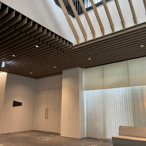 ロビー木の感じ|771802さんのMIRAIE Wedding(ミライエウエディング)の写真(2540989)