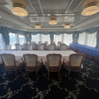 親族控室等。外もデッキとなっている