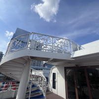 2階デッキ船首チャペル右手階段