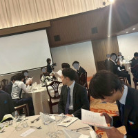 披露宴会場は横にも幅があります