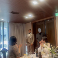 中座ではゲストとともに退出も可能