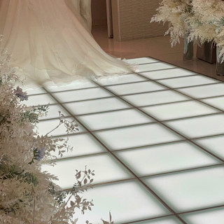 光るバージンロードです。