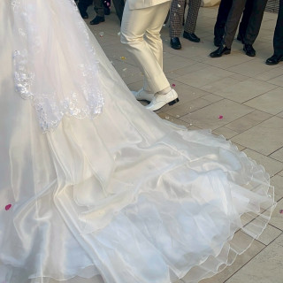 外の階段でフラワーシャワーをしました。