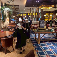 受付のあるロビーくつろぐスペース