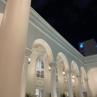 夜の外観