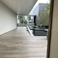 チャペルに向かう廊下のドアを開けると外。
解放感に感動します