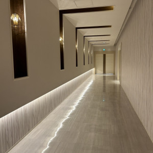 チャペルに向かう廊下。ここに写真などを飾ることもできます|771975さんのKUMAMOTO MONOLITH（熊本モノリス）の写真(2542490)