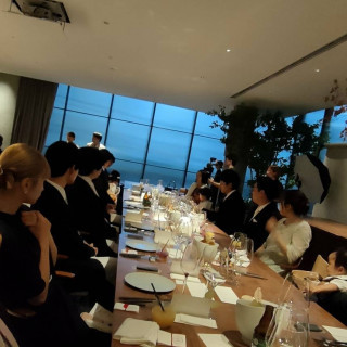 円卓ではなく長机でゲストが話しやすい空間でした