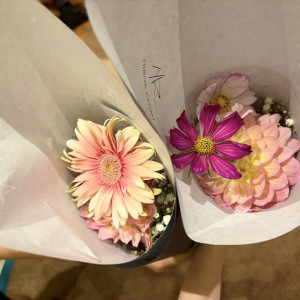 女性ゲストにお渡ししたお花
可愛く包んでいただきました♪|772101さんのザ マークグランドホテル（THE MARK GRAND HOTEL）の写真(2569273)