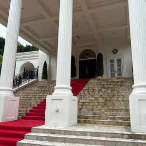 大階段|772103さんのヒルサイドクラブ迎賓館（八王子）/テイクアンドギヴ・ニーズウェディングの写真(2543776)