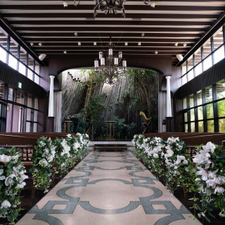 自然光がよく入る挙式会場