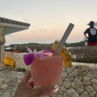 式後はプールでお酒を飲みました