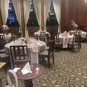 披露宴会場。新郎新婦とゲストの距離が近くてよかった。|772138さんのザ・ガーデンオリエンタル・大阪の写真(2543747)