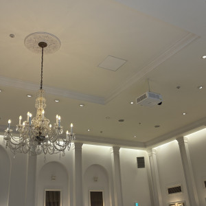 シャンデリアがありゴージャスな会場|772165さんのアーヴェリール迎賓館（名古屋）/テイクアンドギヴ・ニーズウェディングの写真(2547038)