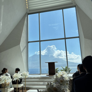 挙式会場からも桜島を望めます|772178さんのTHE BAYSUITE SAKURAJIMA TERRACE(ザベイスイートサクラジマテラス)の写真(2544077)