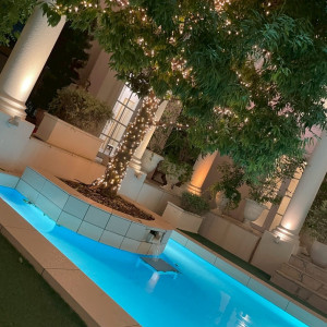 夜のプール|772210さんのアーヴェリール迎賓館（名古屋）/テイクアンドギヴ・ニーズウェディングの写真(2544239)