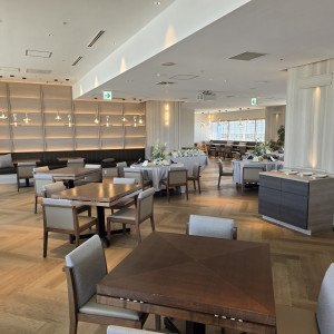 自然光を取りこめるガラス張りの披露宴会場|772222さんのTHE MARCUS SQUARE KOBE(ザ マーカス スクエア 神戸)の写真(2544407)