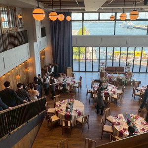 2階から撮った披露宴会場|772263さんのBAYSIDE GEIHINKAN VERANDA/テイクアンドギヴ・ニーズウェディングの写真(2544508)