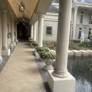 披露宴会場に行くまでの廊下です。|772268さんのアンジェリカ ノートルダム/FIVESTAR WEDDINGの写真(2549461)