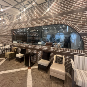 ロビーでは、スイーツを作る工程も見れます。|772268さんのアンジェリカ ノートルダム/FIVESTAR WEDDINGの写真(2549463)