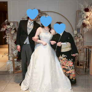 披露宴終了後も両親とたくさん写真を撮ってくださいました|772274さんのララシャンスOKAZAKI迎賓館の写真(2579749)