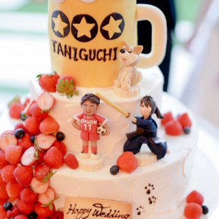 新郎新婦の学生時代をイメージしたケーキ