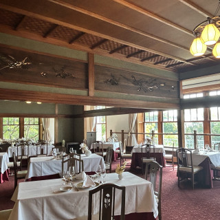 和風な雰囲気の披露宴会場