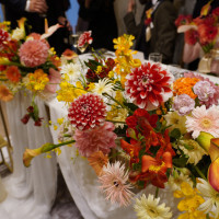 高座の装花です。
季節に合わせてイメージしました。