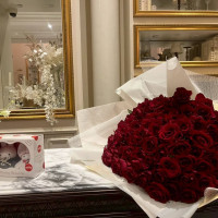 サプライズで新郎からもらった99本のバラを飾りました！