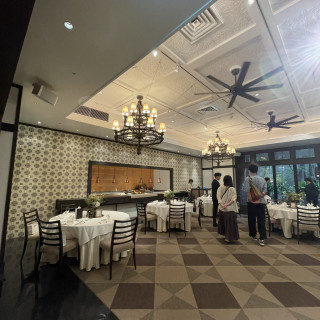 オープンキッチン付きの披露宴会場