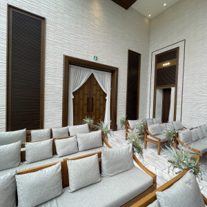 チャペルの入口側|772453さんの表参道TERRACE/テイクアンドギヴ・ニーズウェディングの写真(2549540)