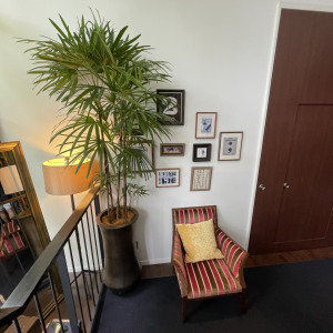 チャペルから披露宴会場に移動する時に通る階段|772453さんのクラシカ表参道/別邸KEYAKIの写真(2549524)