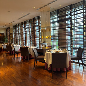 窓から自然光が差し込む|772461さんのリストランテKubotsu (ひらまつウエディング)の写真(2545109)