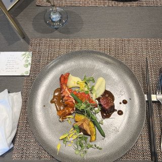 試食させて頂いたメイン料理（オマール海老と自社ブラ満天和牛）