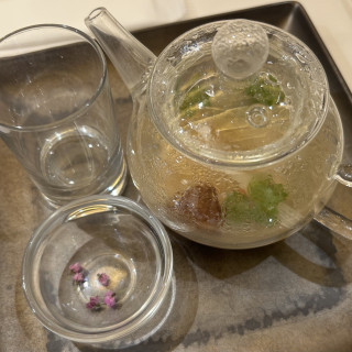 コースの最初にでる、真鯛の土瓶蒸しが親戚に好評でした。