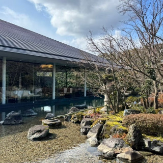 広々とした庭園が広がる景色