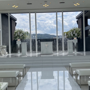 バージンロード途中から見たチャペル内|772537さんのリバースイート京都鴨川迎賓館の写真(2545485)