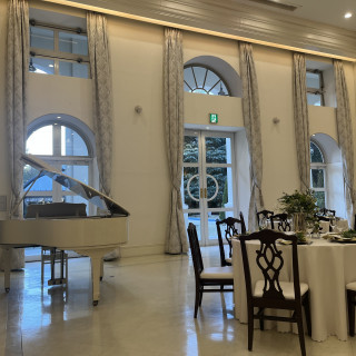 ピアノの生演奏をしてくれます