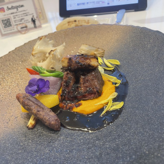 国産牛フィレ肉とフォアグラのポワレ
トリュフソース