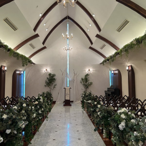 白を基調とした木目とグリーンのあるチャペルでした。|772600さんのRouge Blanc（ルージュ：ブラン）●BRASSグループの写真(2545719)