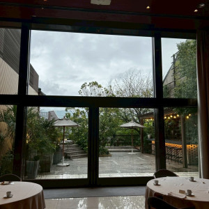 雨模様ですが、眩しすぎず綺麗な光の入り方でした。|772611さんのザ オーク ガーデン/別邸 木屋の写真(2548163)