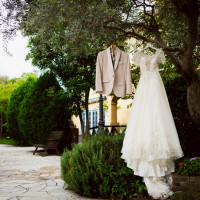 タキシードとウェディングドレス