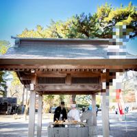 建築の直線美と正装の組み合わせがお気に入りです。