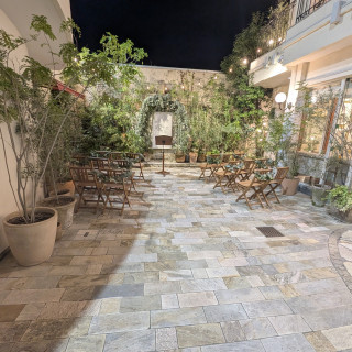 ガーデン挙式も、ビュッフェもここでできるそうです。